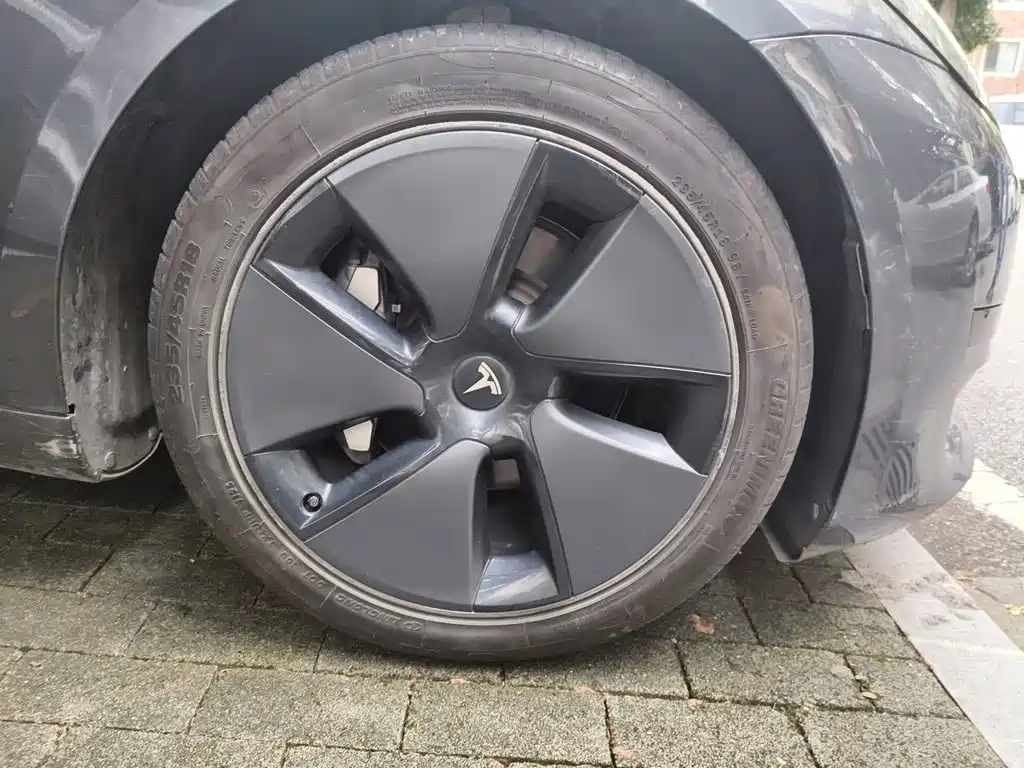 Tesla Model 3 — миниатюра 8