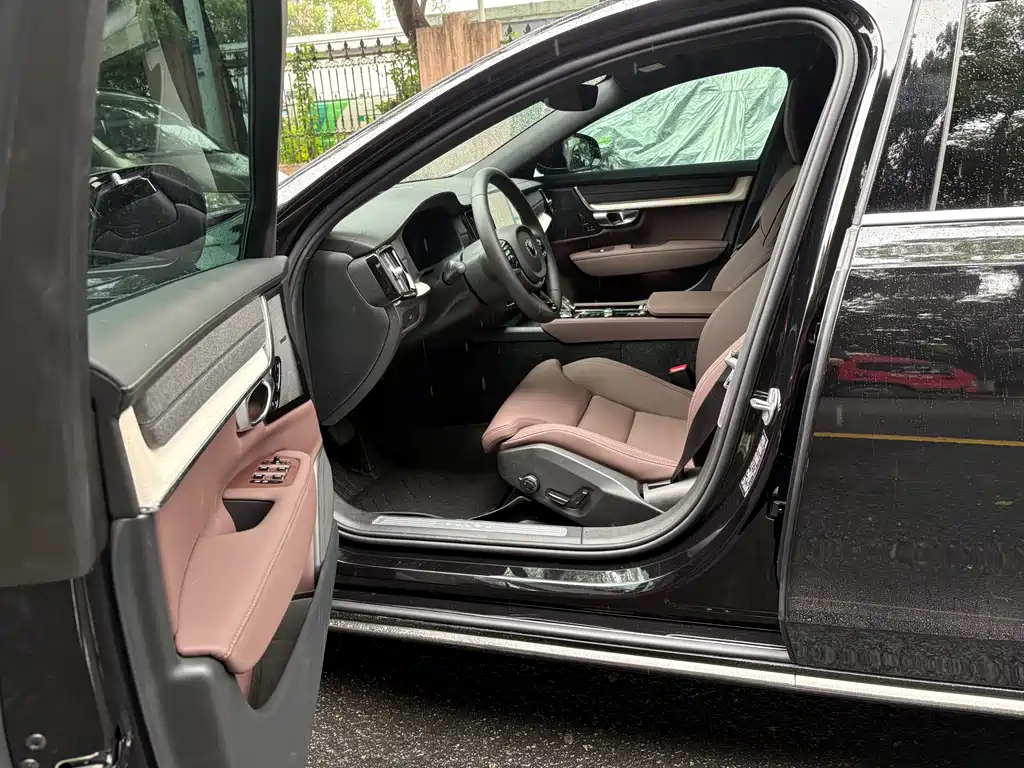 Volvo S90 2024 B5 Luxury