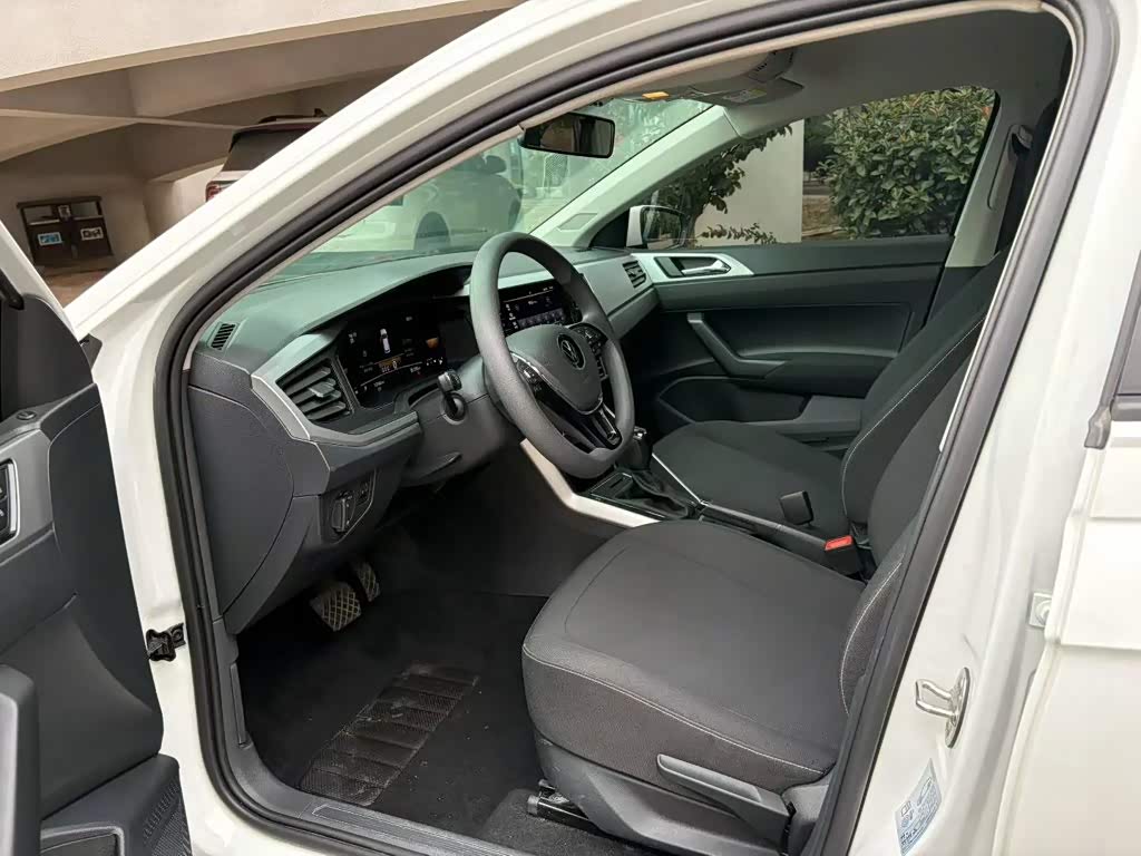 Volkswagen Polo 1.5 л 2024 г. Белый, пробег 12000 км