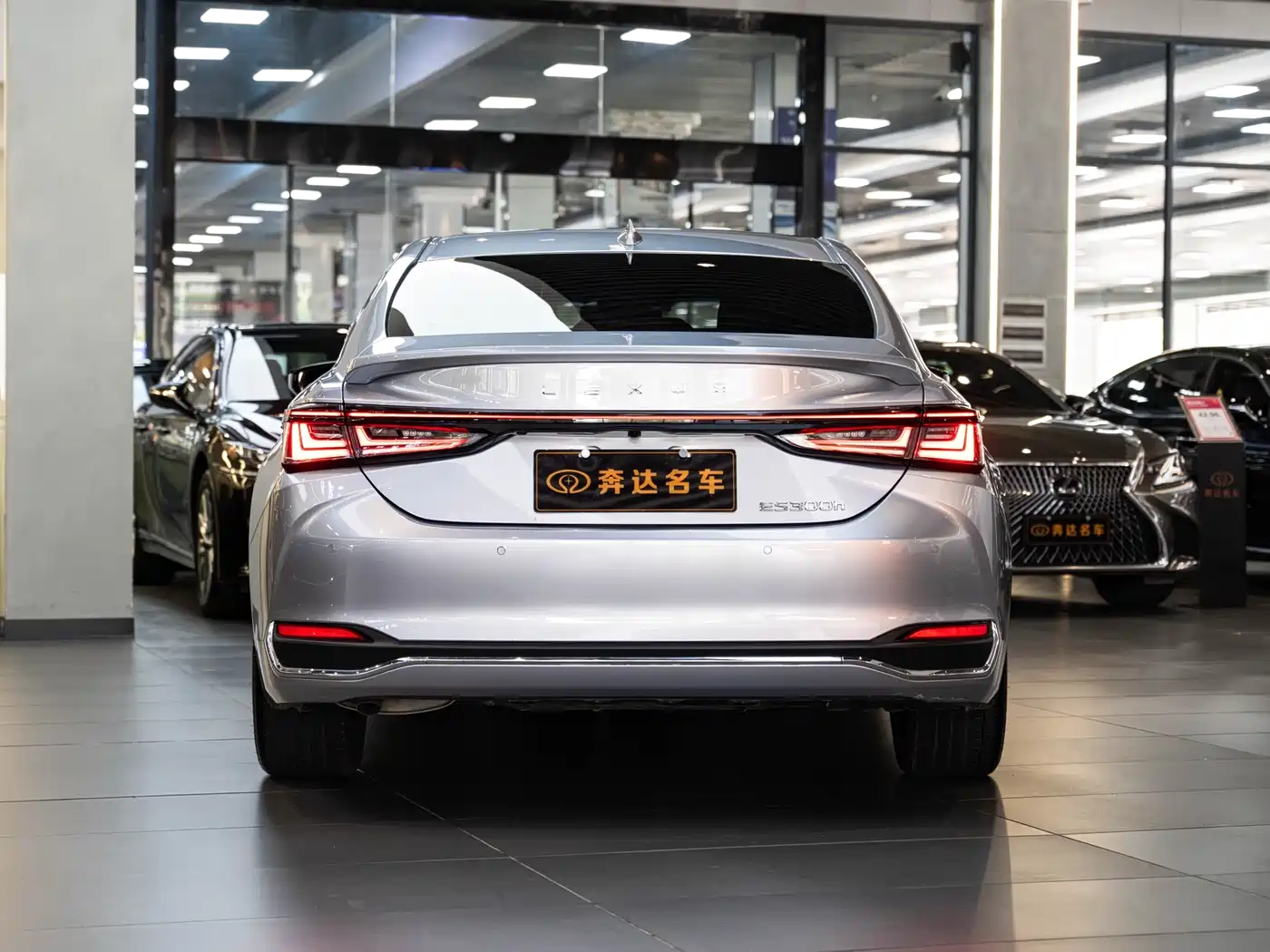 Lexus ES 2025 Silver/gray из Китая, фото 2