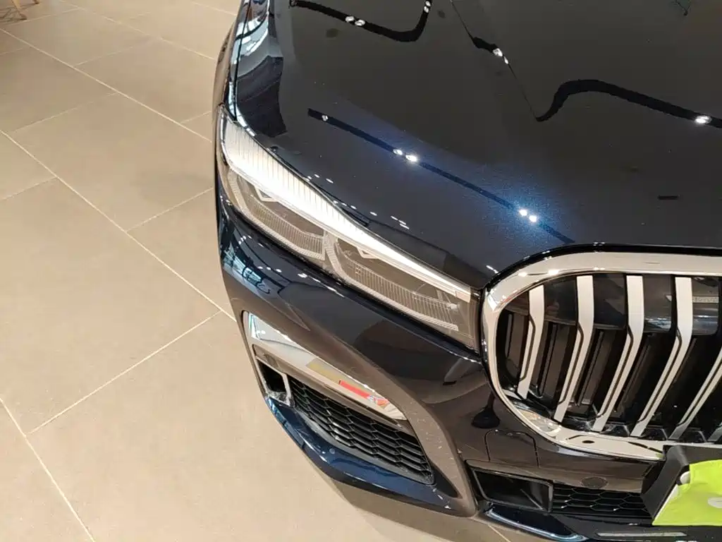 BMW 7 Series — миниатюра 11