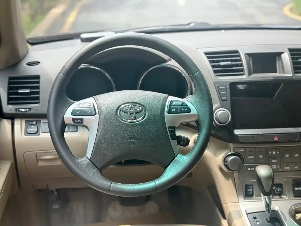 Toyota Highlander 2013 2.7L 7 мест