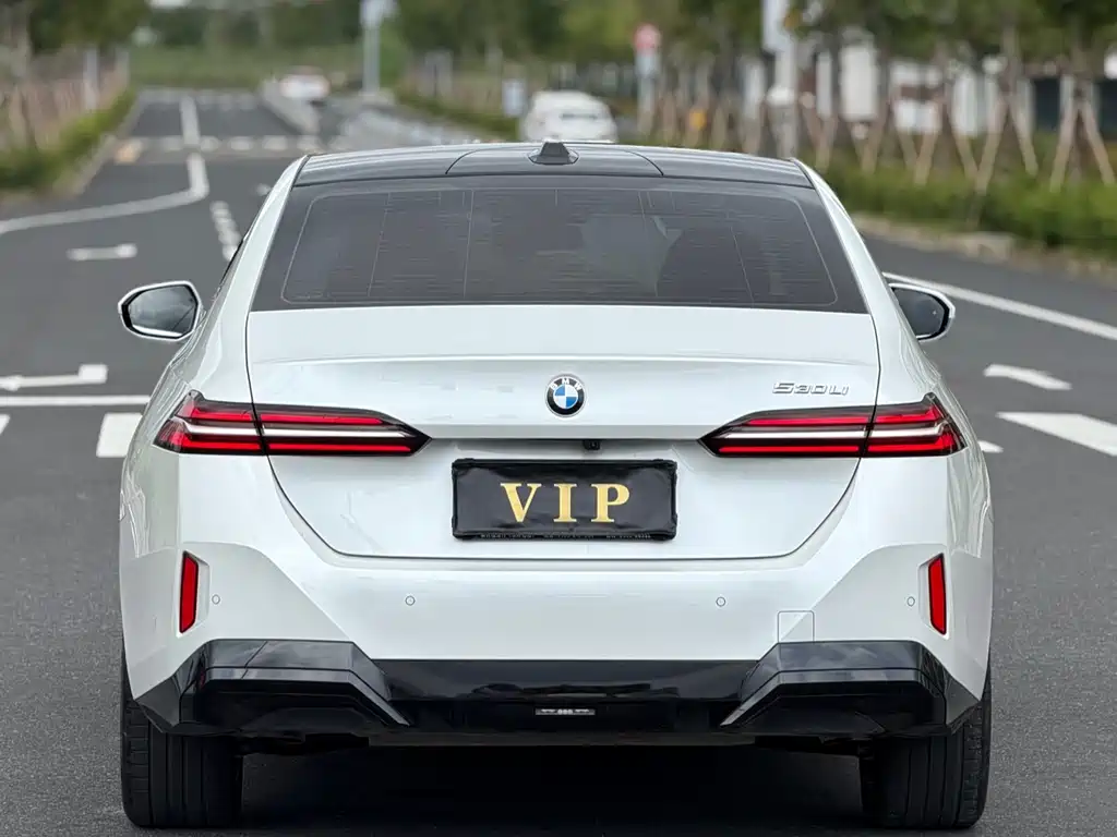 BMW 5 Series — миниатюра 9