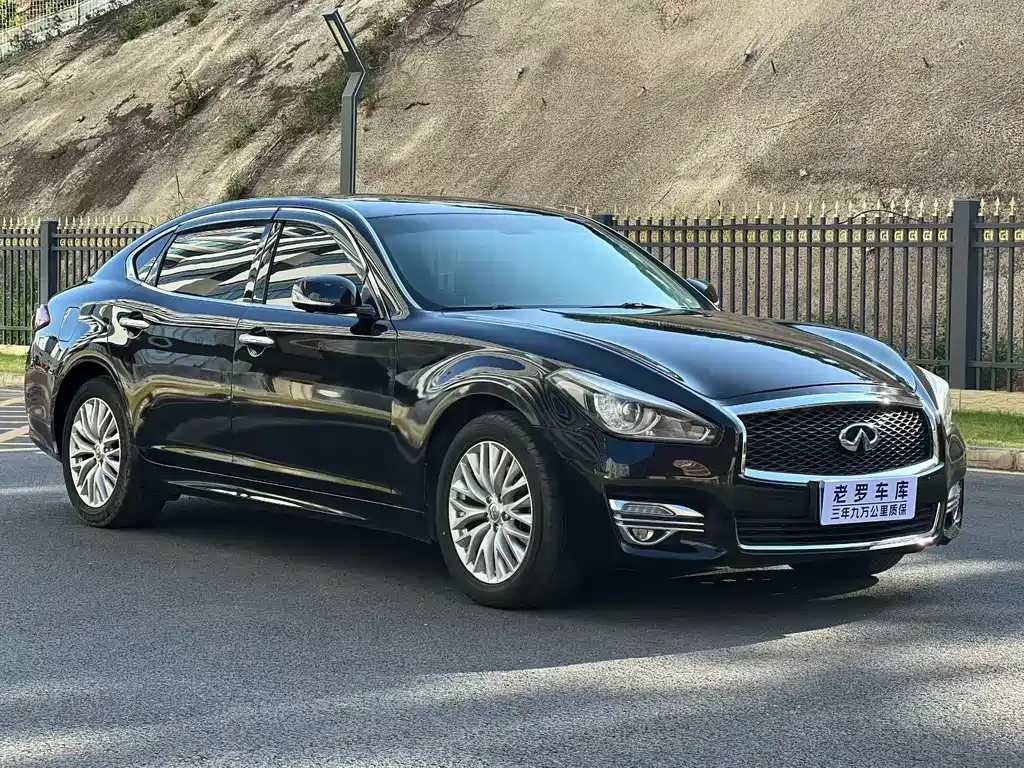 INFINITI Q70