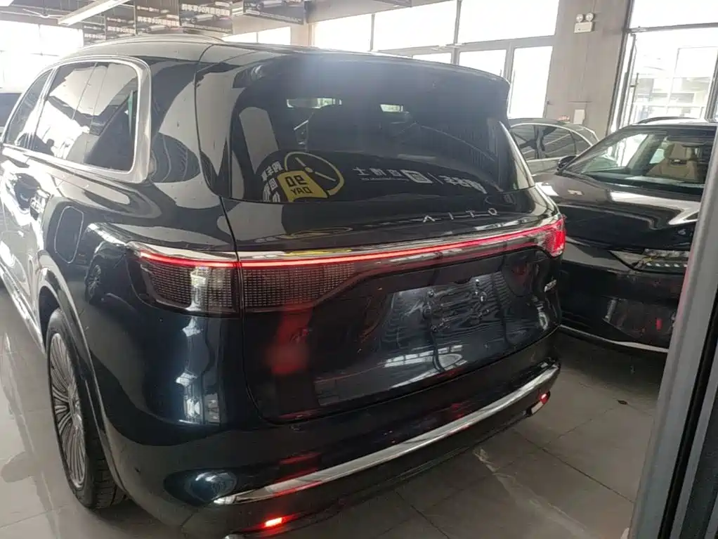 Aito M8 2025 Ultra 53.4kWh 5 мест (192 )