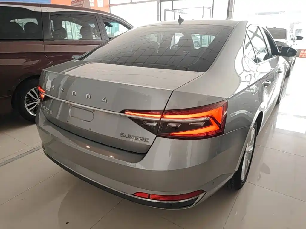 Skoda Superb — миниатюра 7