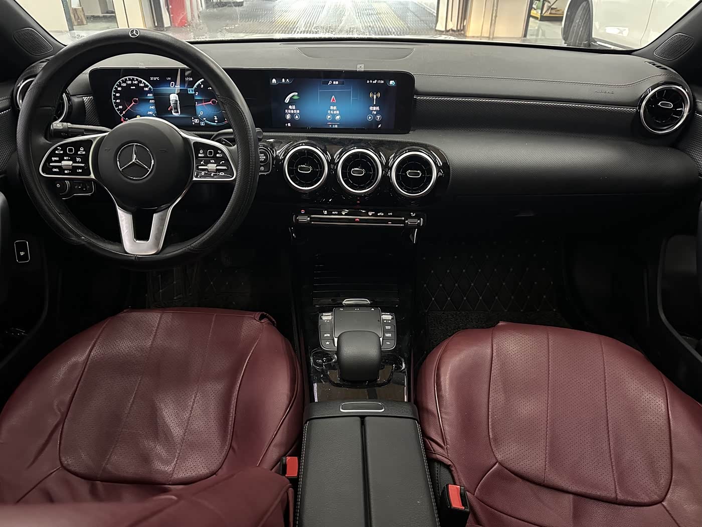 Mercedes-Benz A-Class 1.3 л 2022 г. Белый, пробег 25000 км