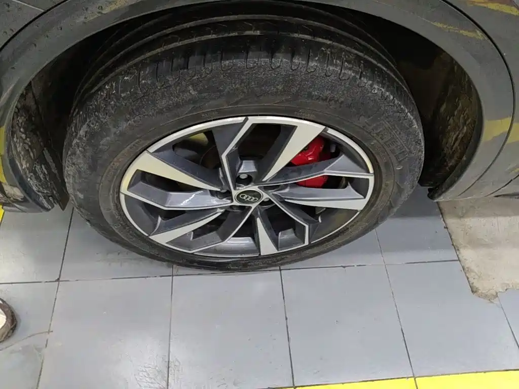 Audi Q5L — миниатюра 23