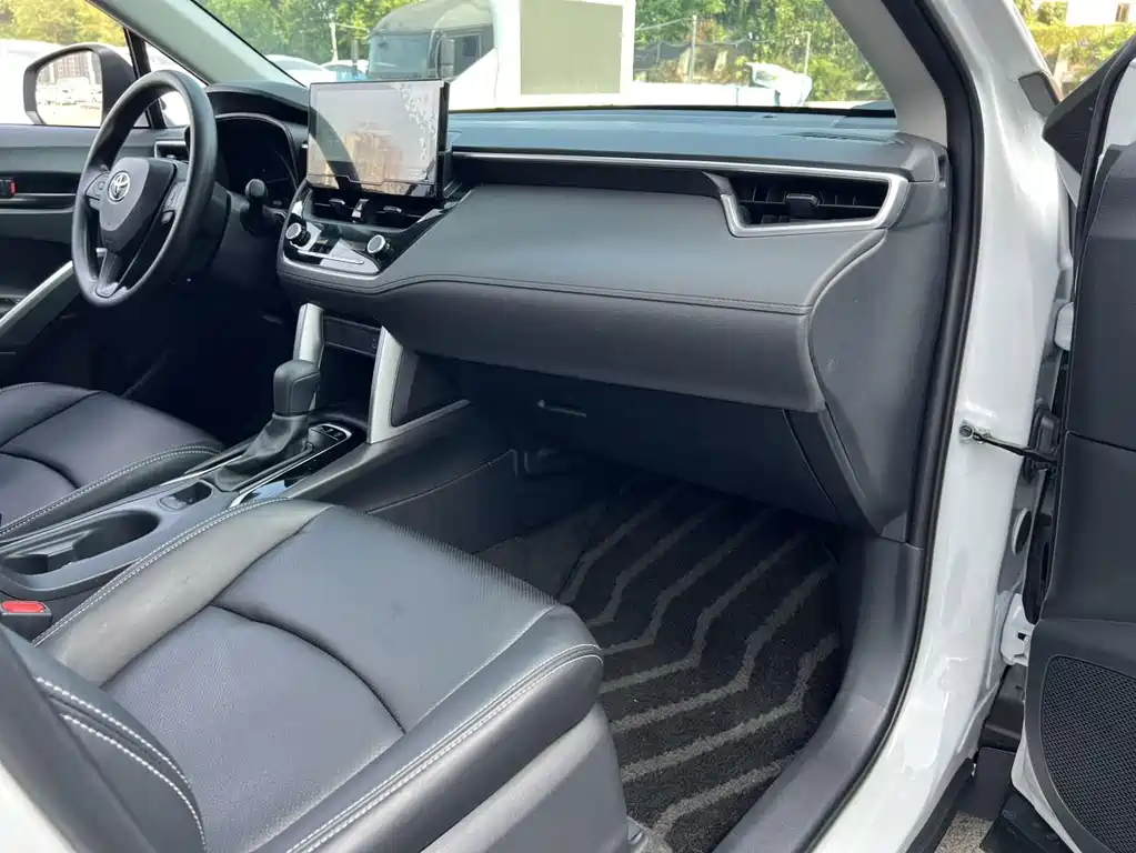 Toyota Corolla Cross — миниатюра 8