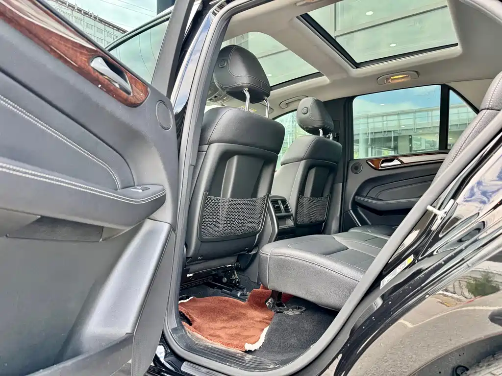 Mercedes-Benz M-Class — миниатюра 8