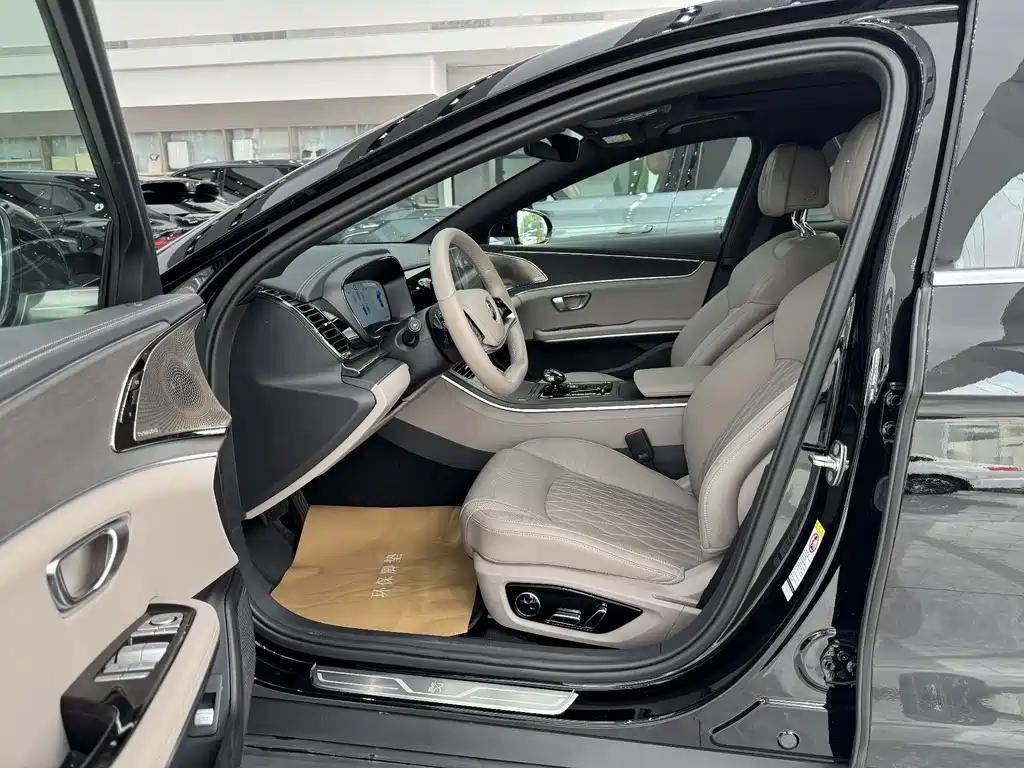 BYD Han 2025 EV 701KM Smart Drive