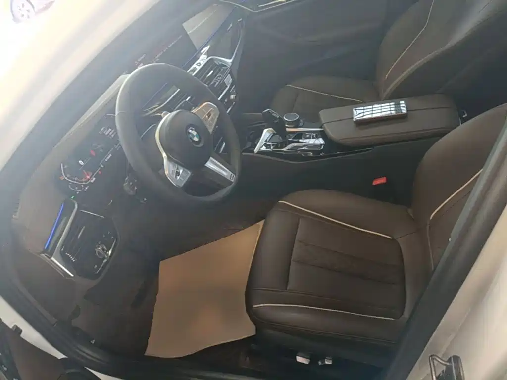 BMW 5 Series — миниатюра 15