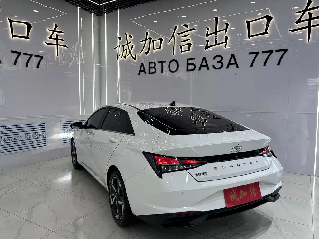 Hyundai Elantra — миниатюра 6