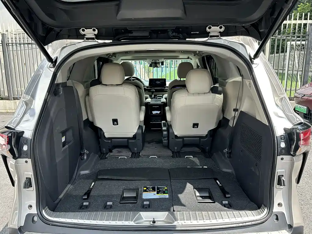 Toyota Sienna — миниатюра 11