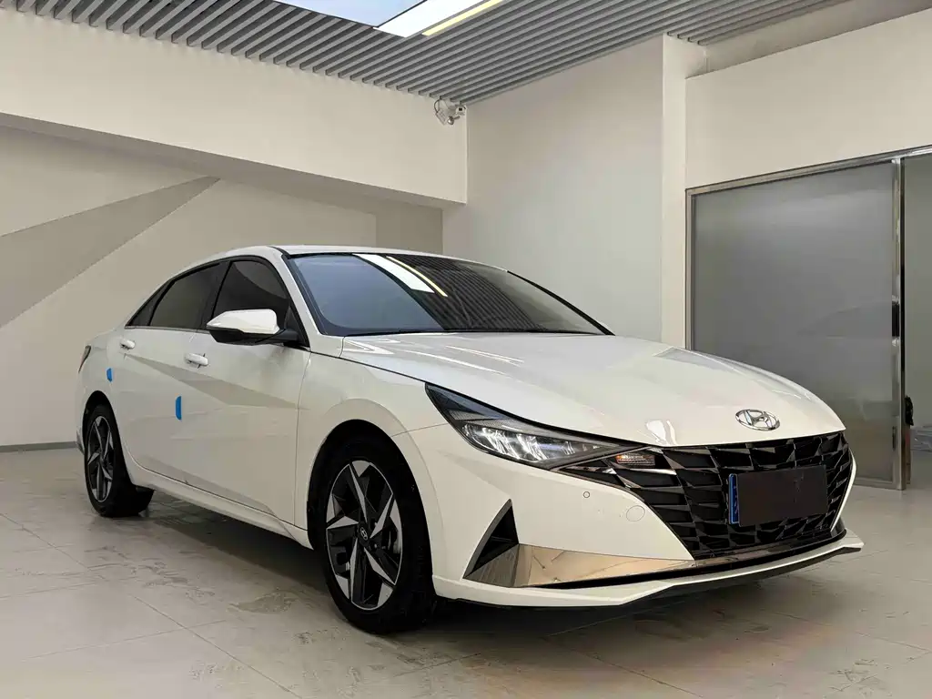 Hyundai Elantra 2022 — фото 3