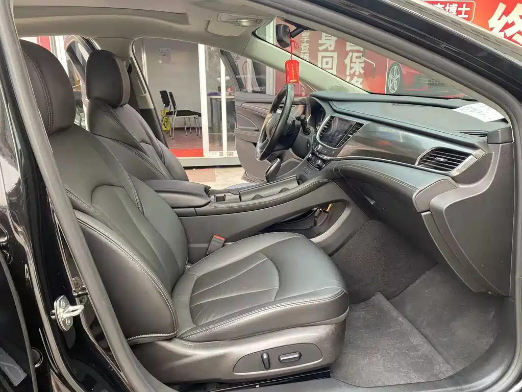 Buick LaCrosse — миниатюра 10