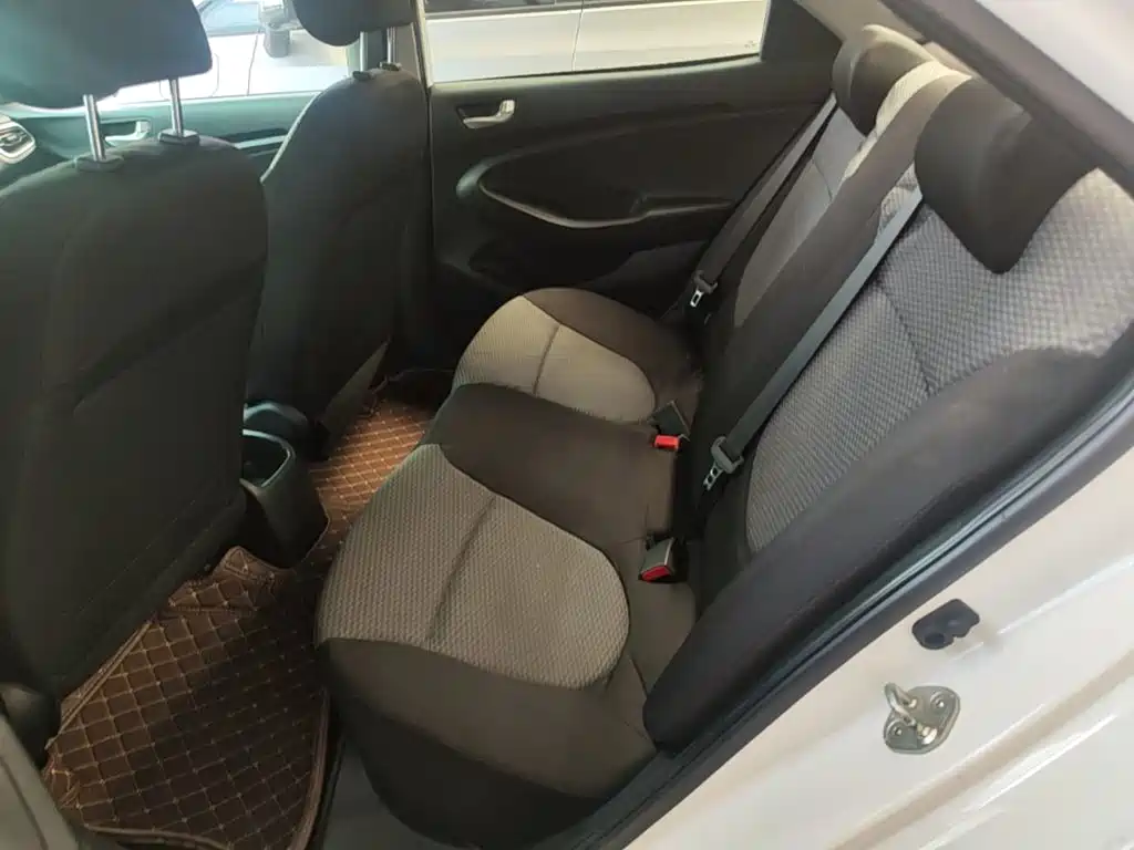 Hyundai Verna - фото 17