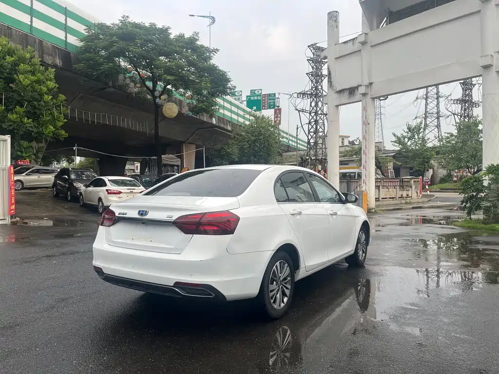 Geely Emgrand — миниатюра 5