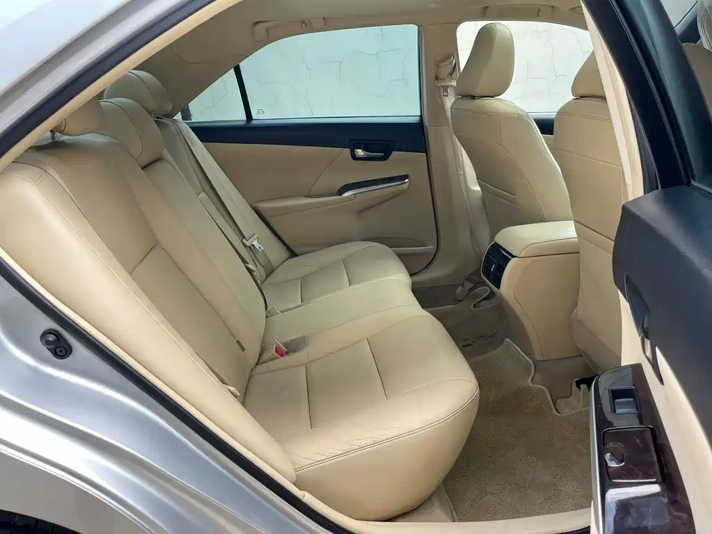 Toyota Camry — миниатюра 5