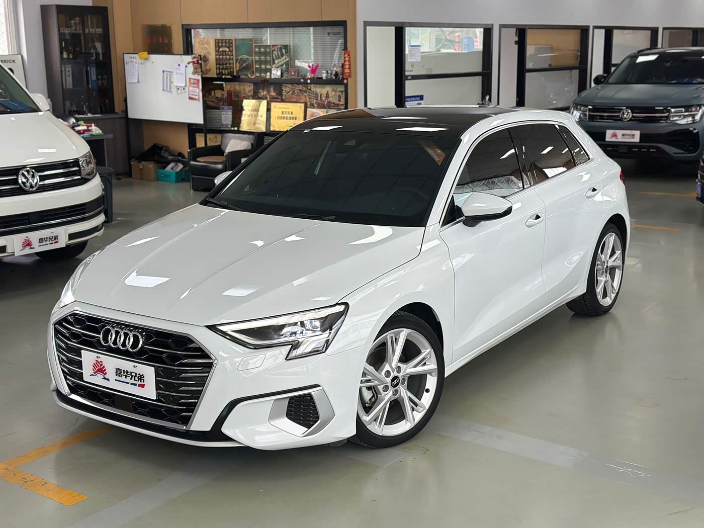 Audi A3 1.4 л 2023 г. Белый, пробег 50000 км