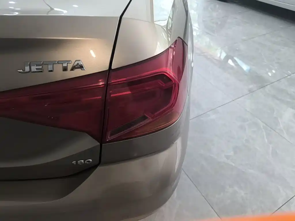 Volkswagen Jetta — миниатюра 8