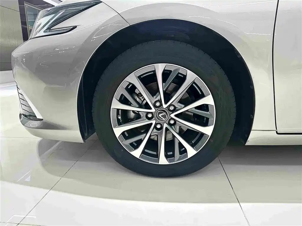 Lexus ES — миниатюра 4
