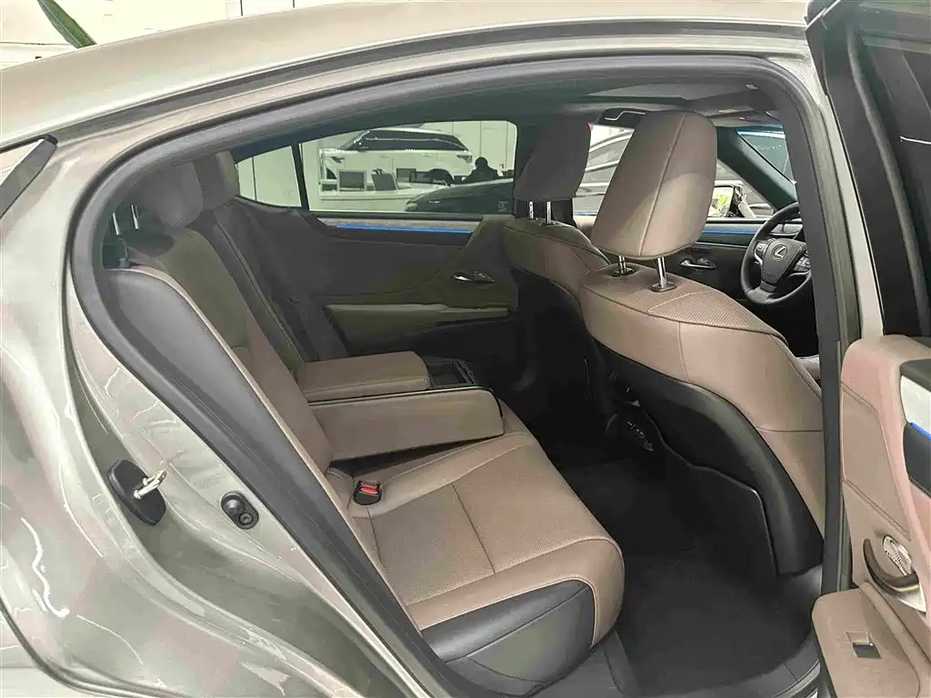 Lexus ES — миниатюра 16