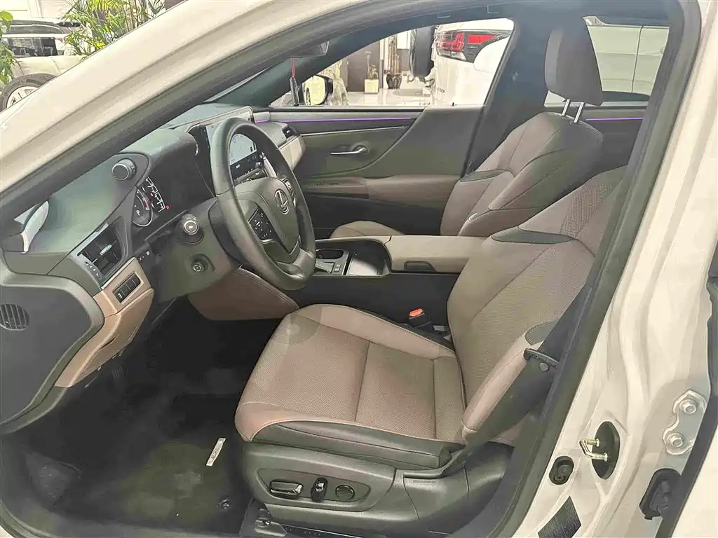 Lexus ES — миниатюра 12