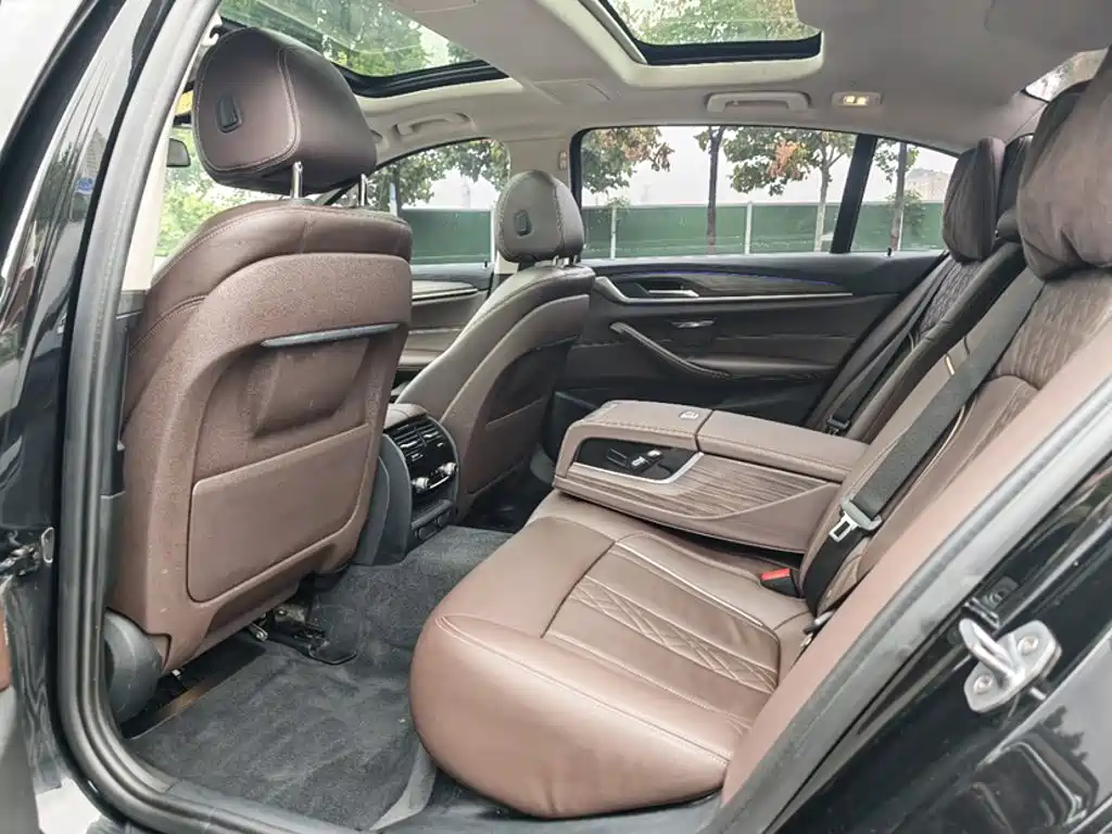 BMW 5 Series — миниатюра 2
