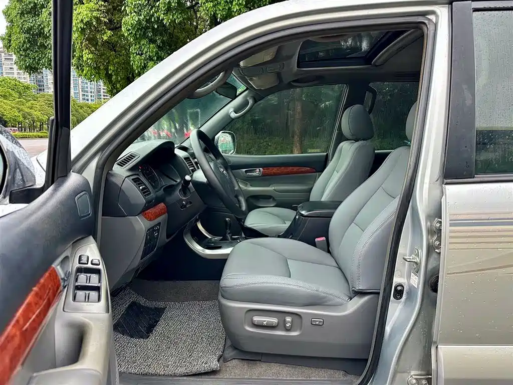 Toyota Land Cruiser Prado 2005 4.0L AT GX Luxury
