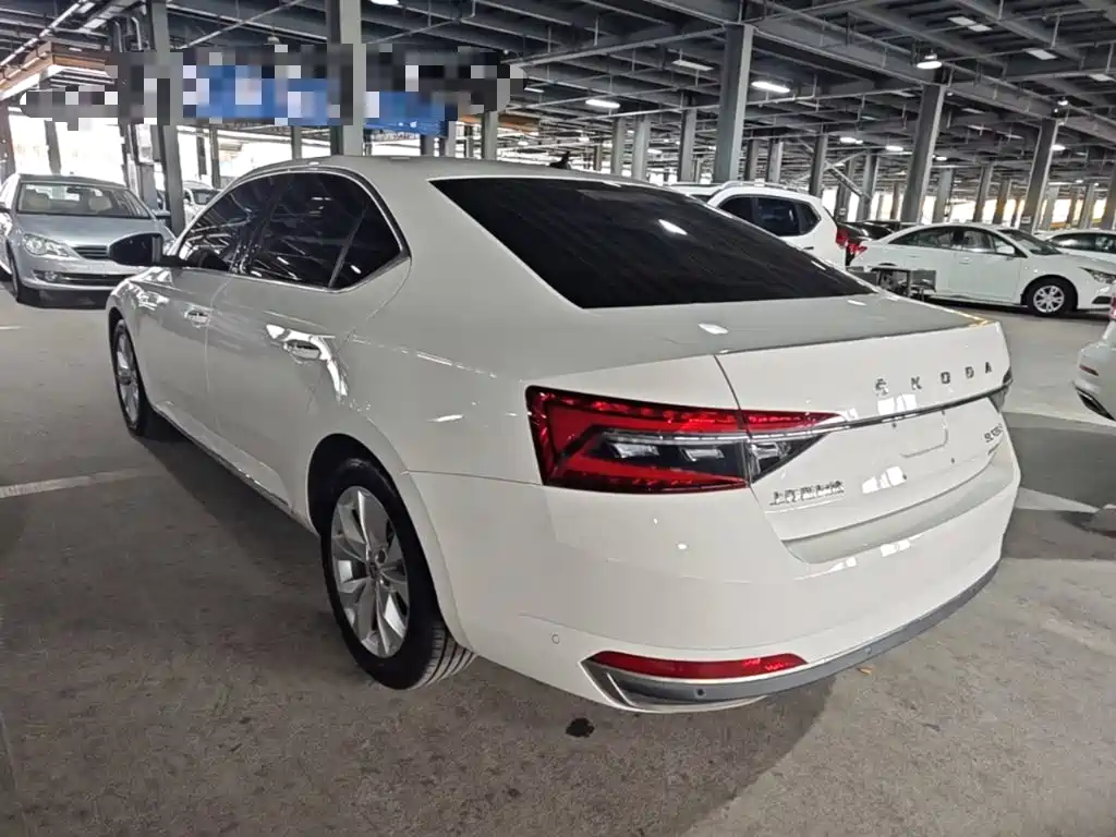 Skoda Superb — миниатюра 5