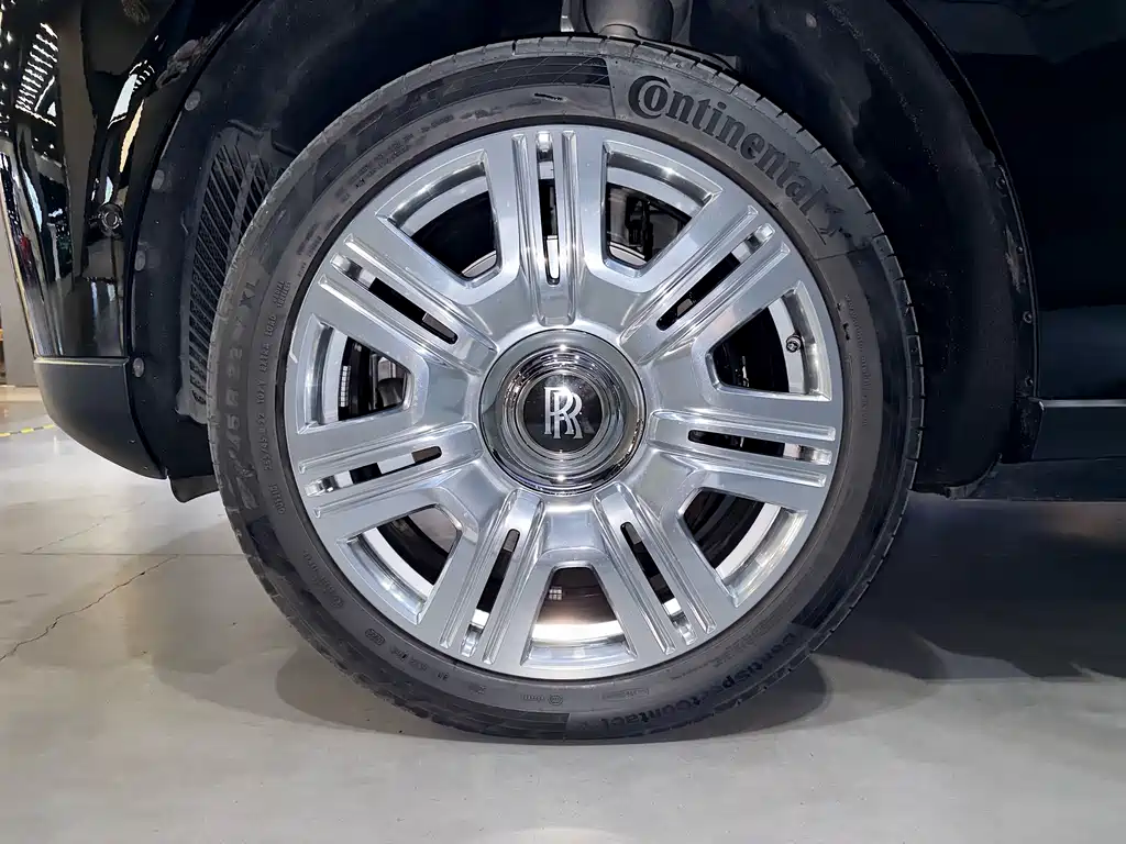 Rolls-Royce Cullinan 2018 мест