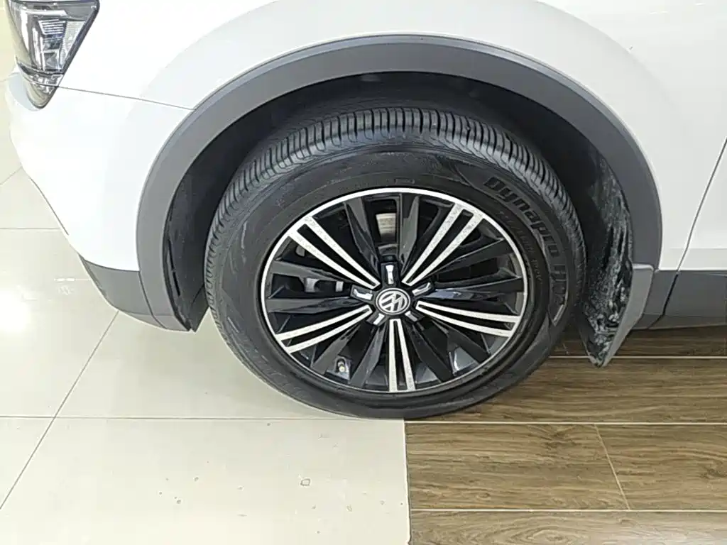 Volkswagen Tiguan L — миниатюра 23