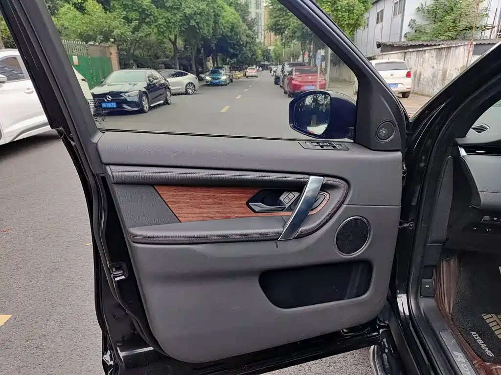 Land Rover Discovery Sport — миниатюра 6