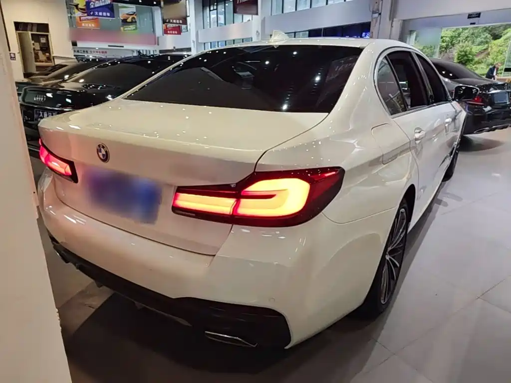 BMW 5 Series — миниатюра 6