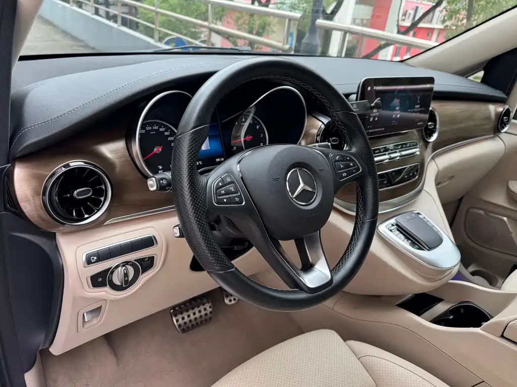 Mercedes-Benz V-Class — миниатюра 7
