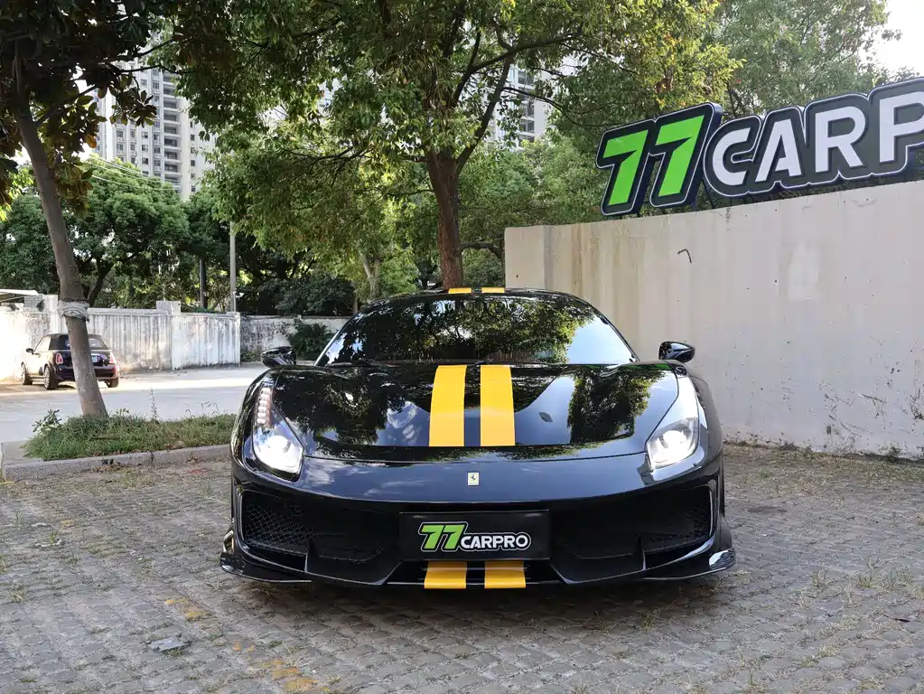 FERRARI 488