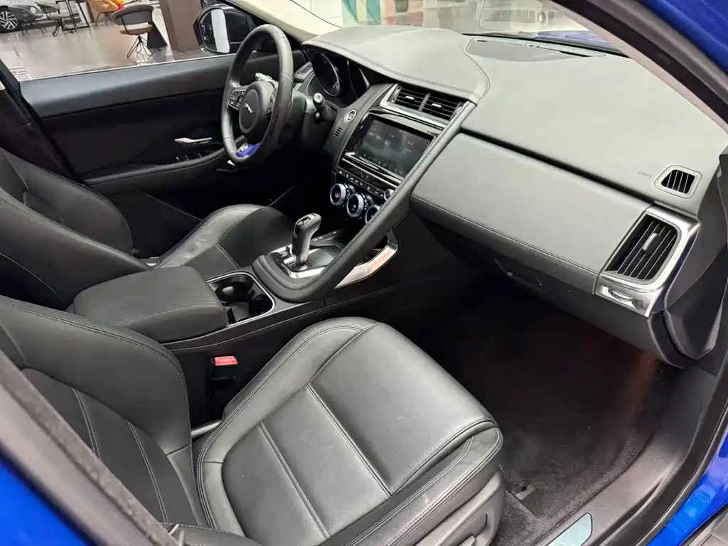 Jaguar E-PACE — миниатюра 18