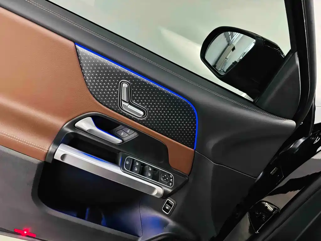 Mercedes-Benz GLB — миниатюра 12