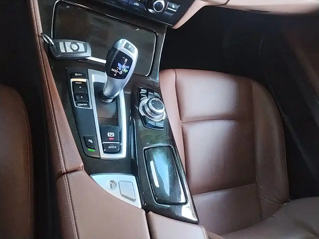 BMW 5 Series — миниатюра 14