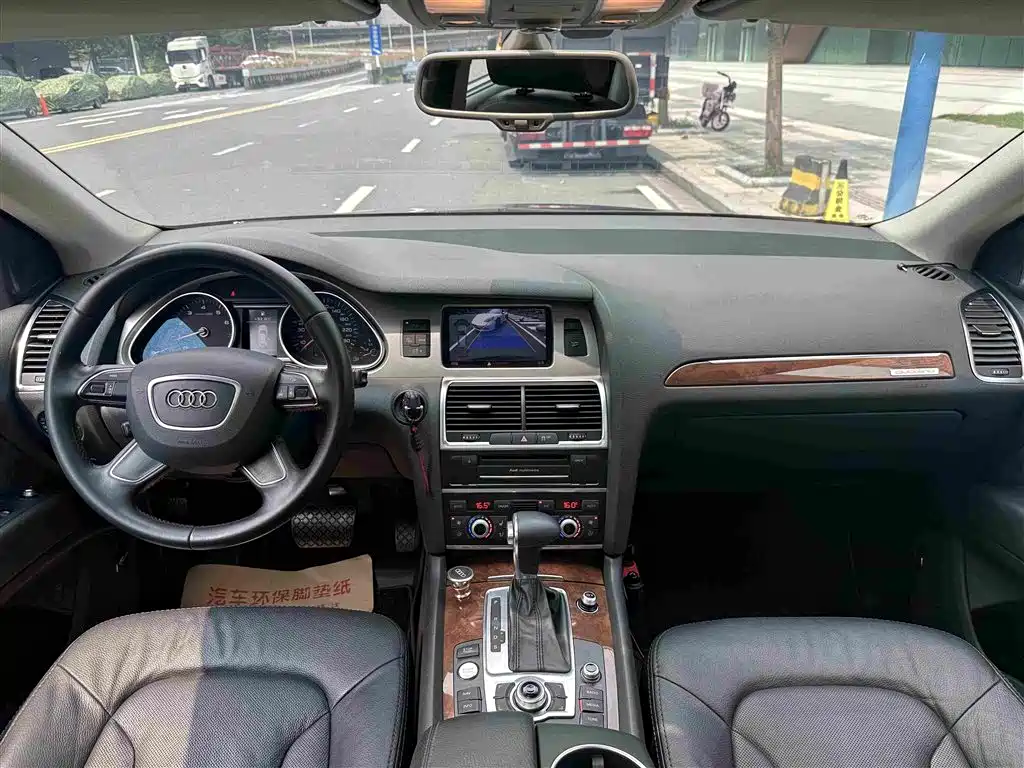Audi Q7 — миниатюра 5