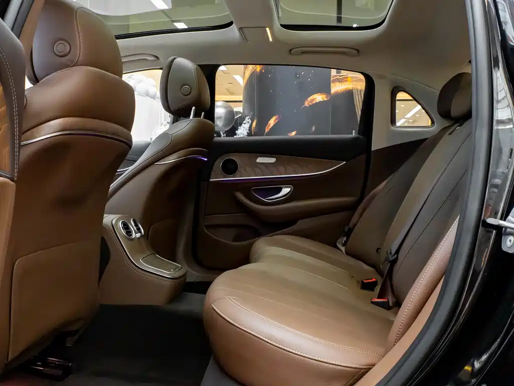 Mercedes-Benz E-Class 2023 — фото 27