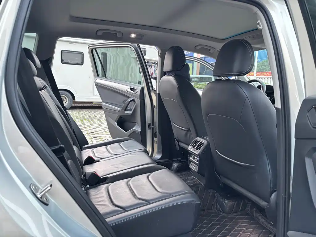 Volkswagen Tiguan L PHEV — миниатюра 11