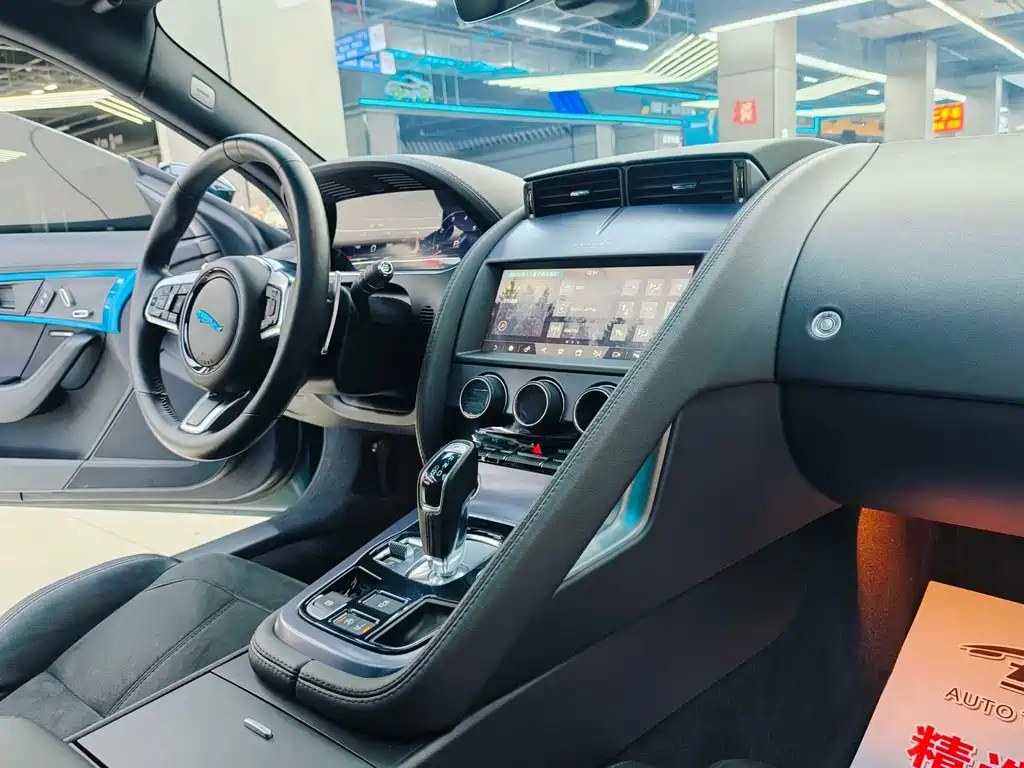 Jaguar F-Type 2021 P300