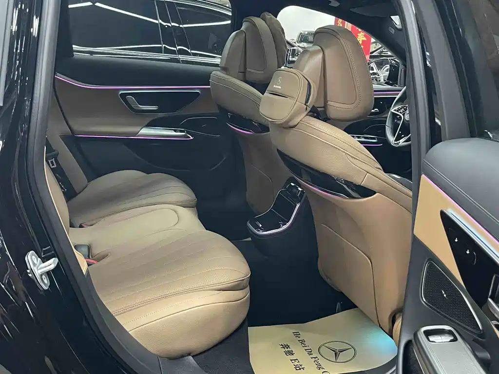 Mercedes-Benz E-Class — миниатюра 11