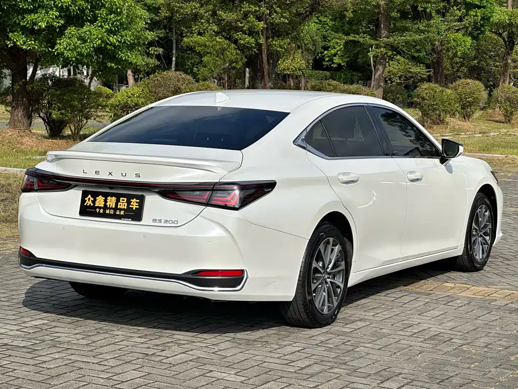 Lexus ES — миниатюра 12