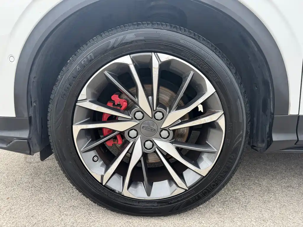 Geely Binyue — миниатюра 15