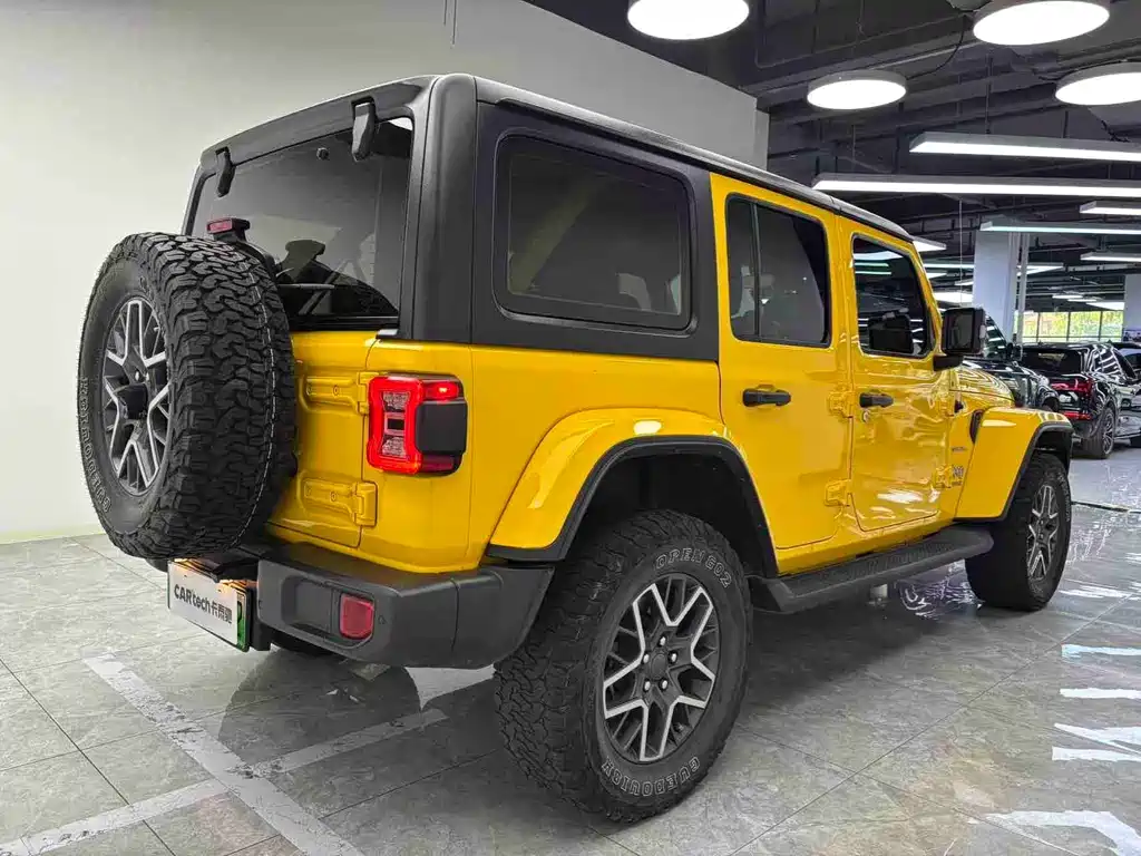 Jeep Wrangler PHEV 4-door 2.0T 4xe Sahara, фото 4