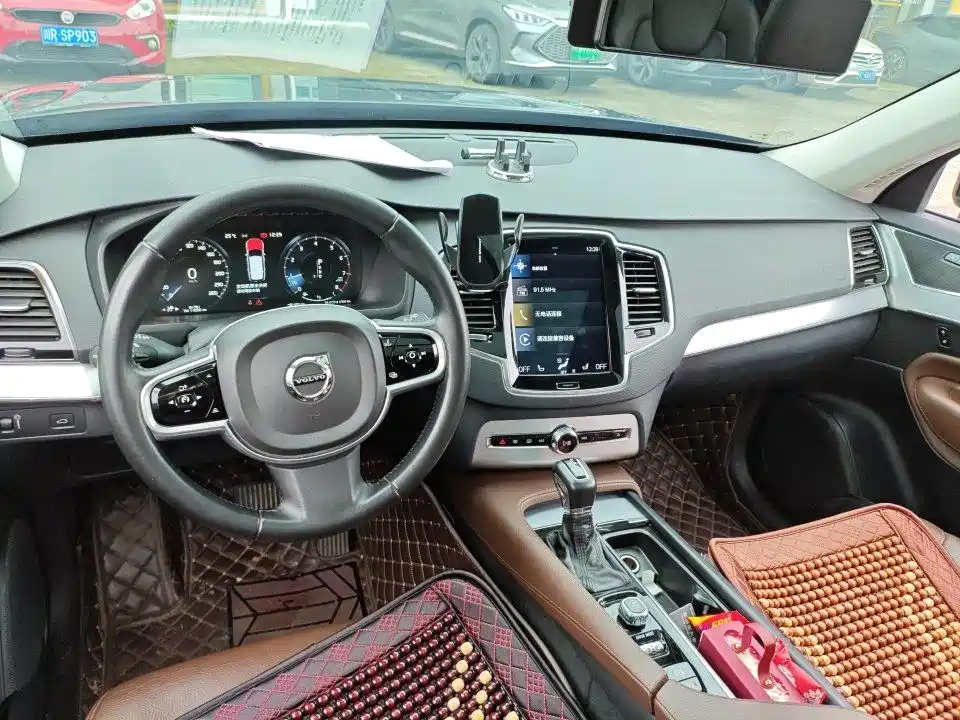 Volvo XC90 2018 T6 5 мест