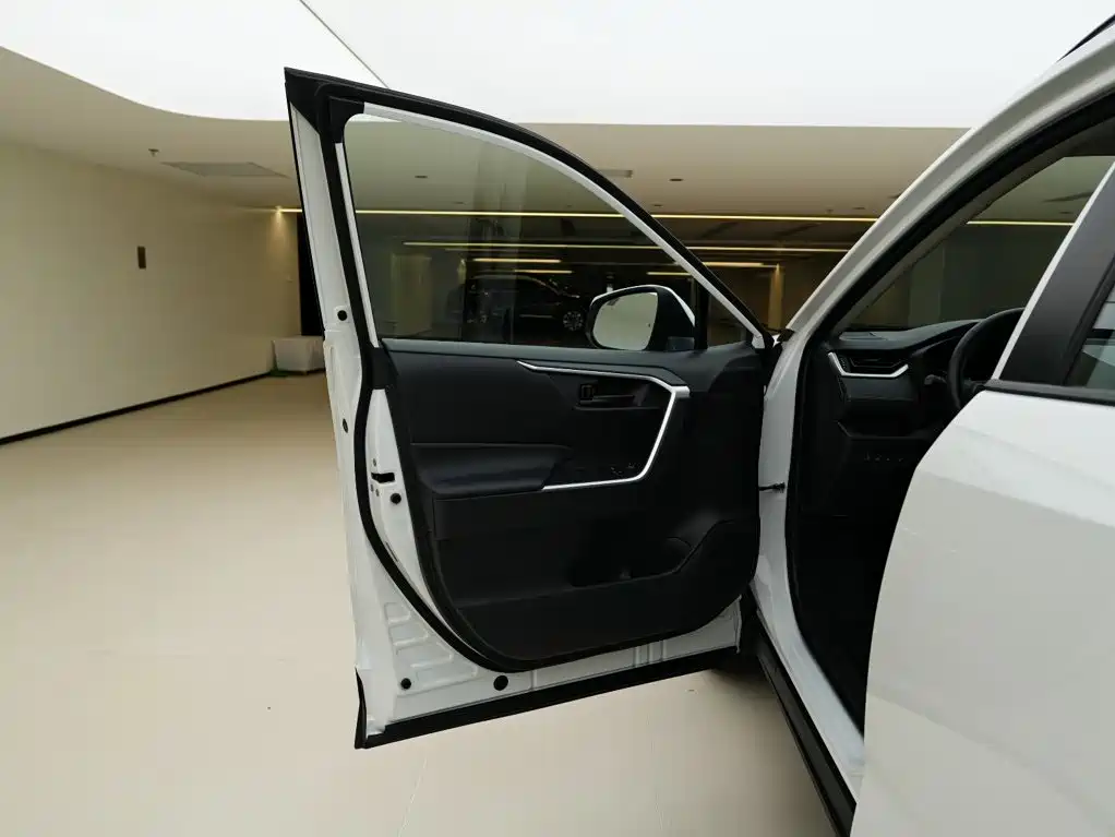 Toyota RAV4 — миниатюра 18